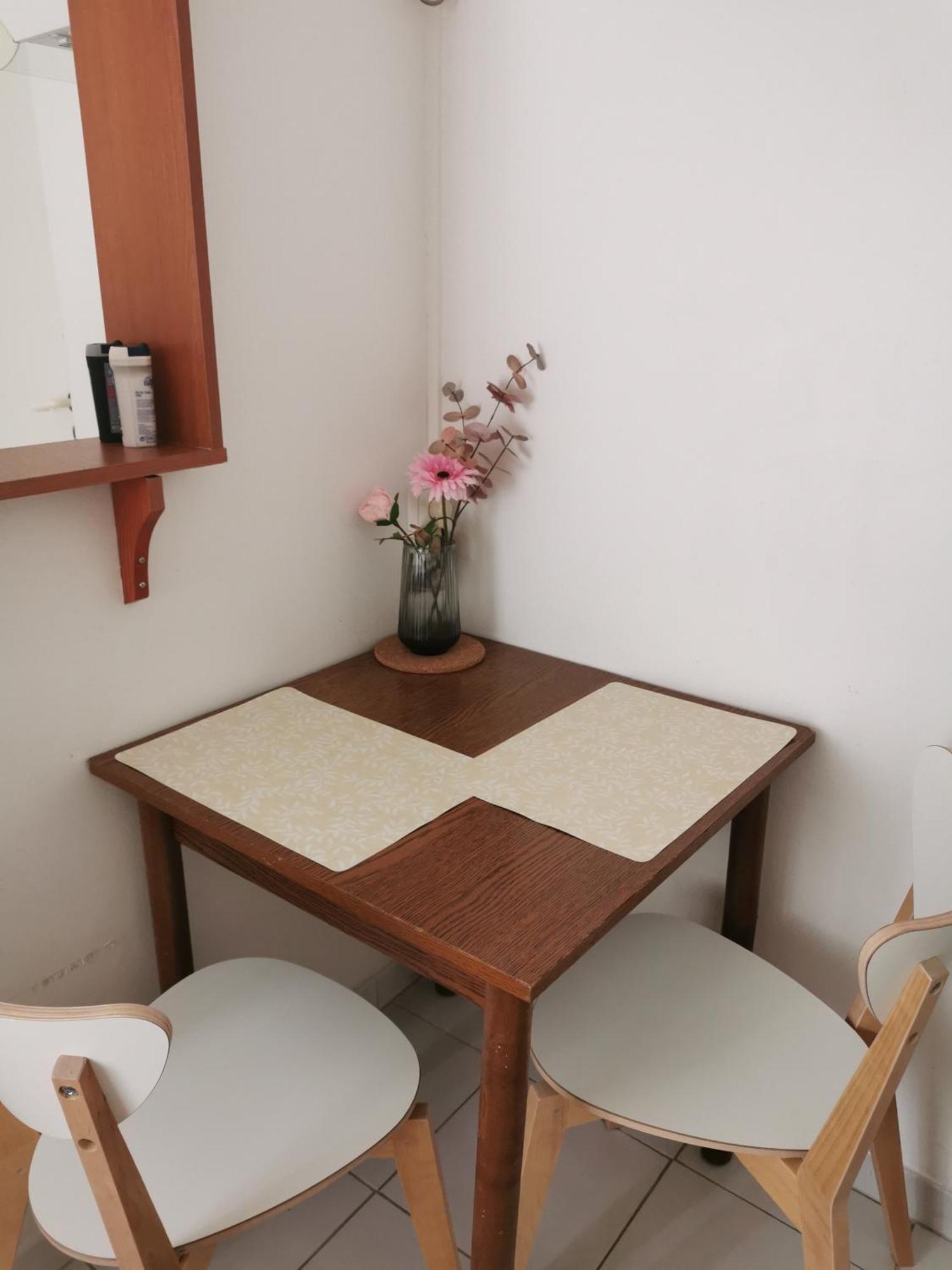 Des Abeilles Apartment