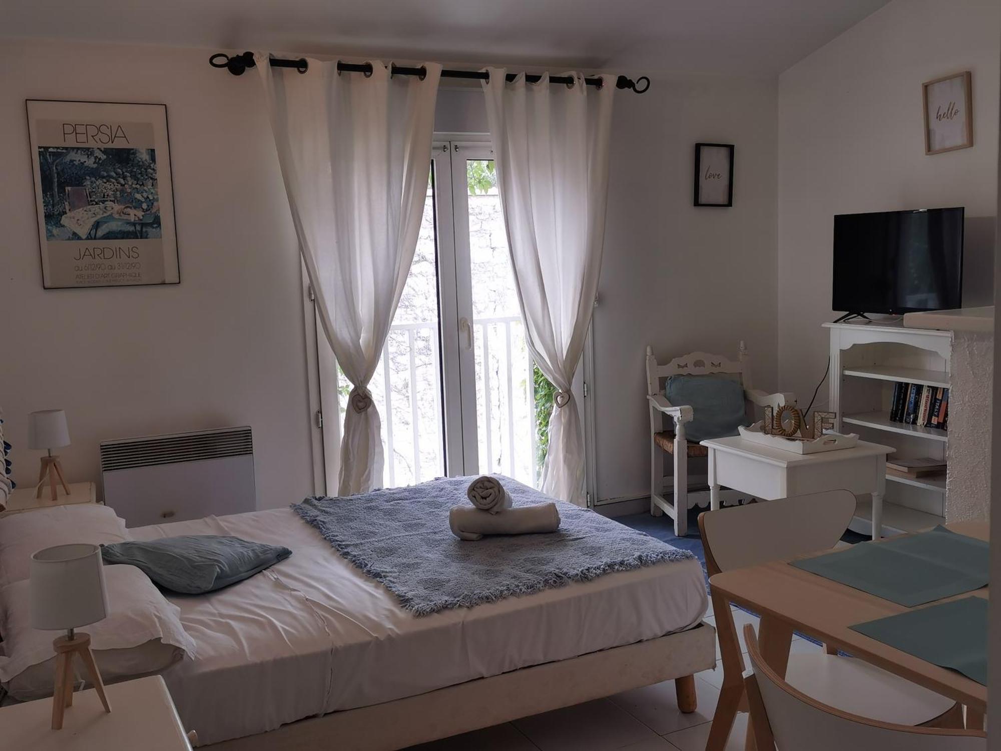 Des Abeilles Apartment